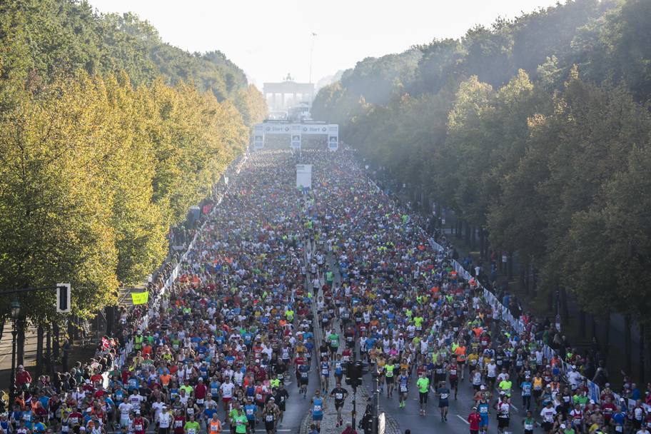 Il via della maratona più veloce del mondo. Ap